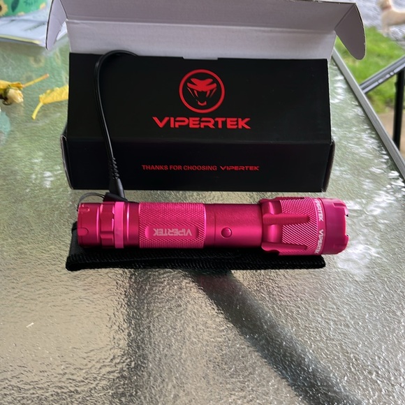 Vipertek FlashlightLED/Taser - Picture 2 of 3